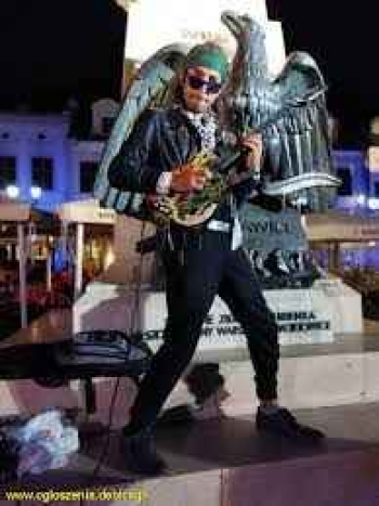 MUSIC / PIANIST/GUITARIST/VOCALIST/COMPOSER/ARRANGER- Kamil Wojtuń (Camil Voice) (professional ability to play keyboards and guitars)