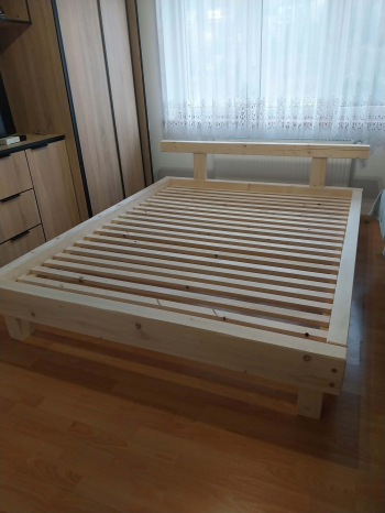 Łóżka drewniane lub z płyty meblowej sypialniane