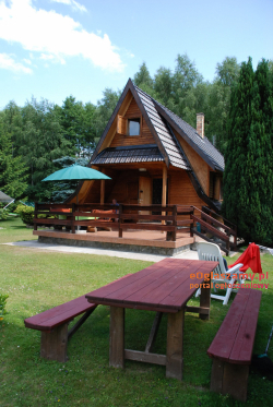 Domek całoroczny nad jeziorem. W Ińskich Parkach Krajobrazowych.