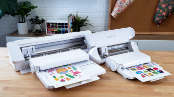 Ploter tnący Silhouette z automatycznym podajnikiem naklejek formatu A4, A3