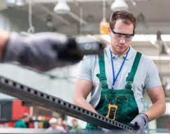 MAGAZYNIER W ZAKŁADZIE HANDLU ILOGISTYKI