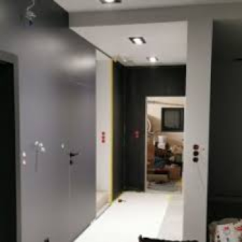 Oferuje wykończenia domów/mieszkań