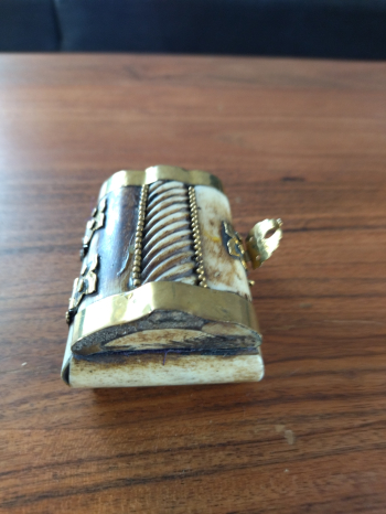 Szkatułka z kości wielbłąda/bawoła