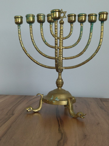 Mosiężna Chanukija z lat 70 tych.